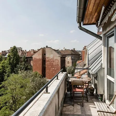 Penthouse -by The Danube Apartman *